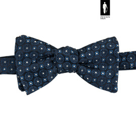 Ciemnoniebieska mucha wiązana